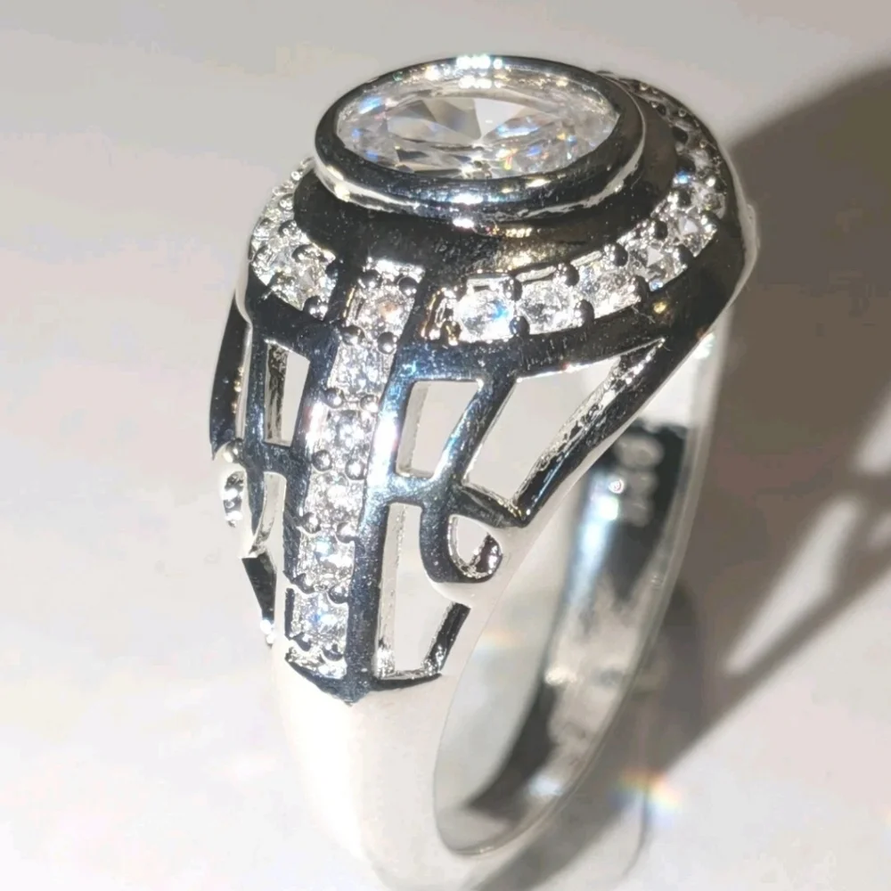 High Quality Sophisticated Men's 925 Silver Ring with Halo Centerpiece Sz 9